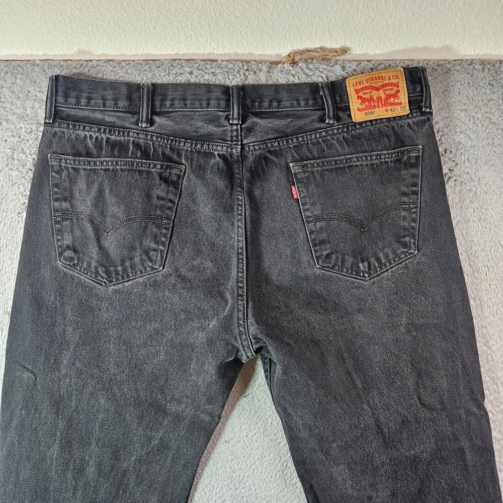Levi's 505 Jeans Men 42 x 32 Zip Fly‎ Black